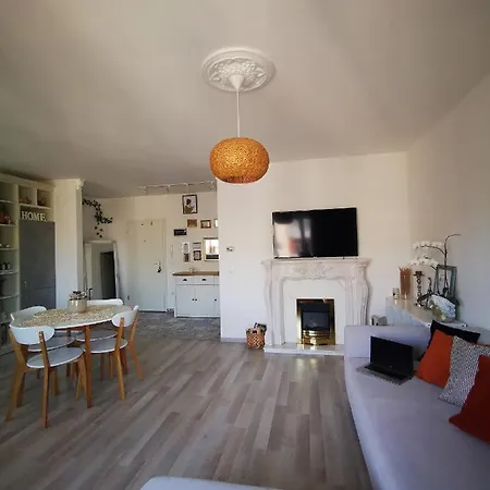 Art Apartment *